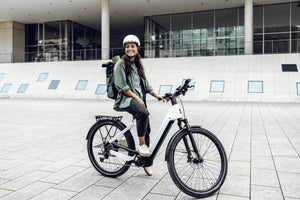 Woman sitting on a White Advanced Reco Ebike